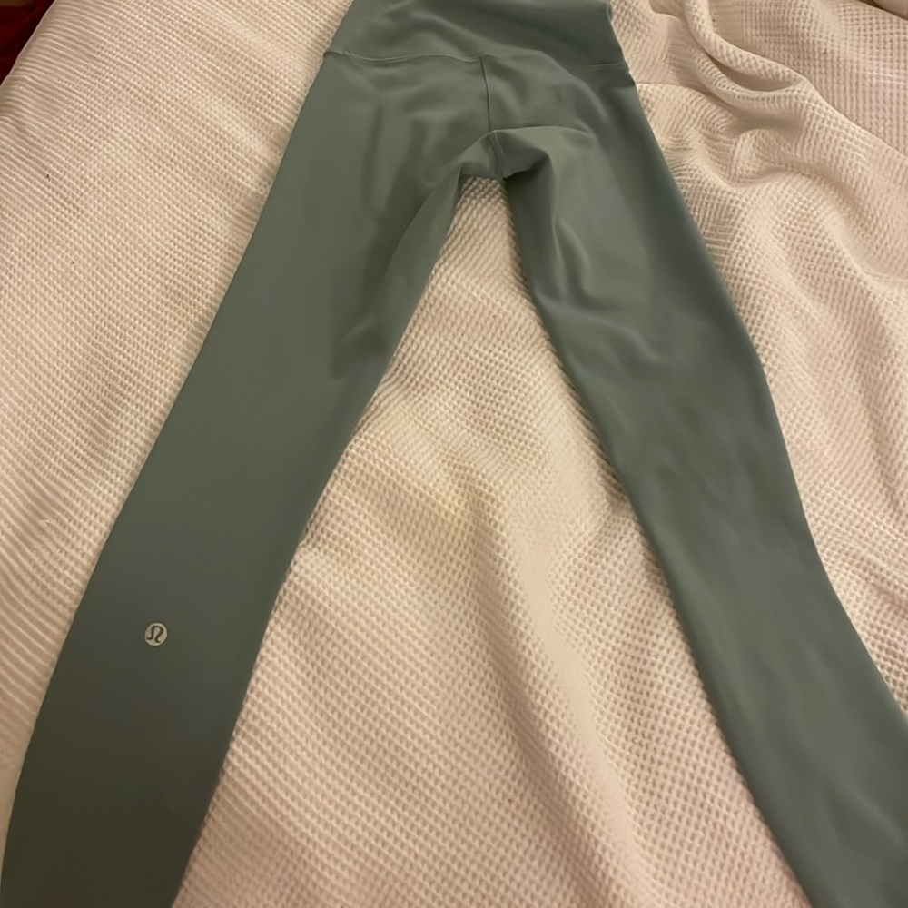LULULEMON SIZE 0 AQUA LEGGINGS
